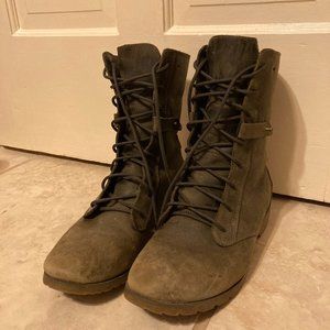 TEVA De La Vina - Waterproof Leather Lace up Boot in Green - size 8 (runs small)